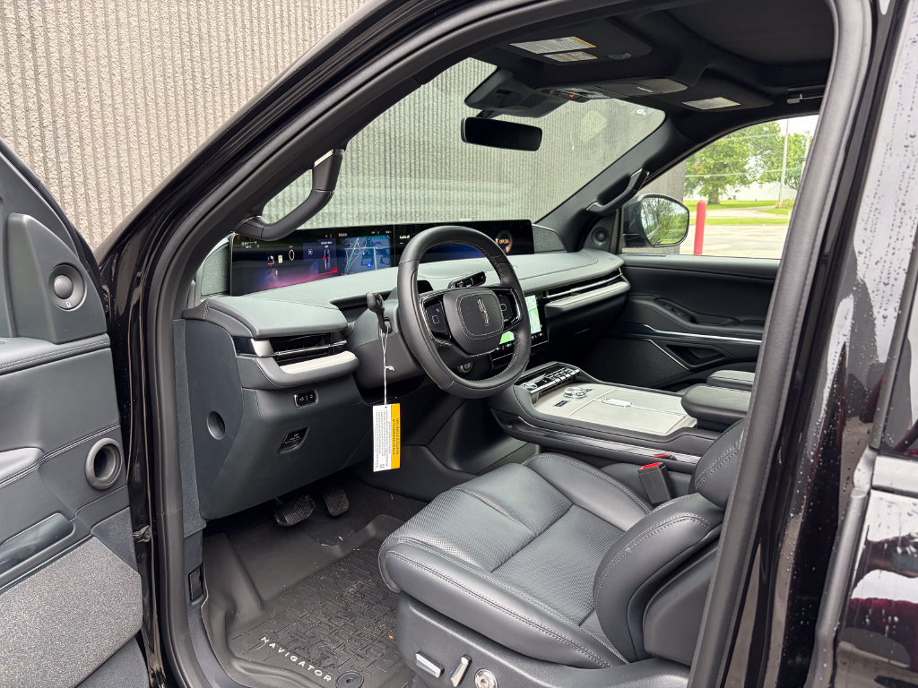 New 2027 Lincoln Navigator Reserve w/ Jet Appearance Package AWD/4WD image 10