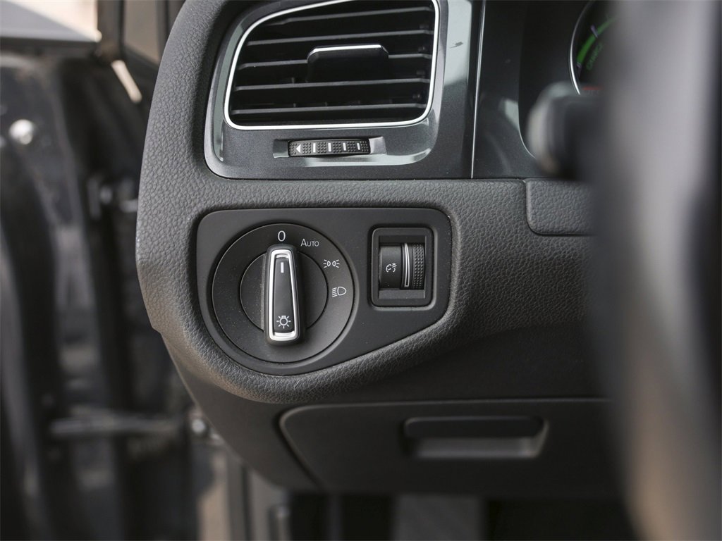 Used 2019 Volkswagen e-Golf SE w/ Driver Assistance Package image 19