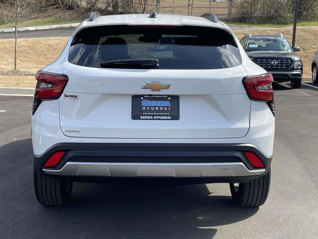 Used 2025 Chevrolet Trax LT image 4