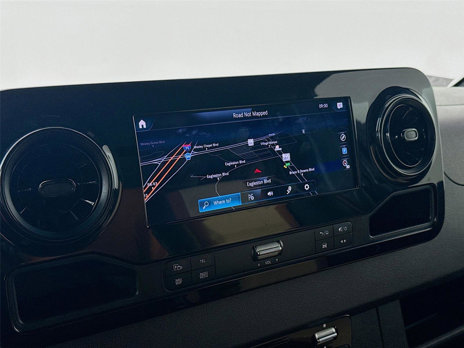 Used 2019 Mercedes-Benz Sprinter 1500 w/ Premium Plus Package image 17