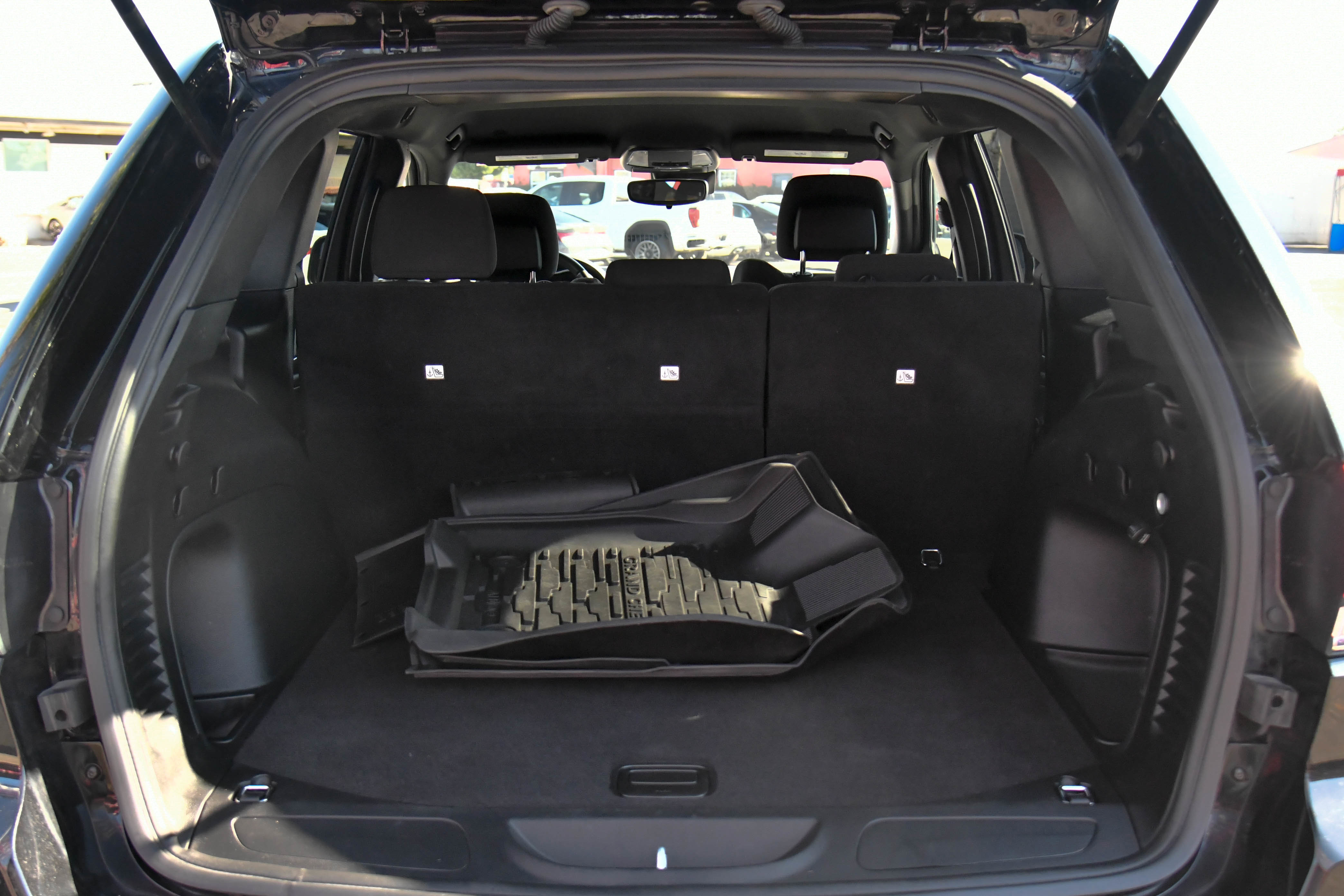 Used 2021 Jeep Grand Cherokee Laredo image 37