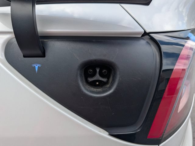 Used 2023 Tesla Model Y Performance AWD/4WD image 11