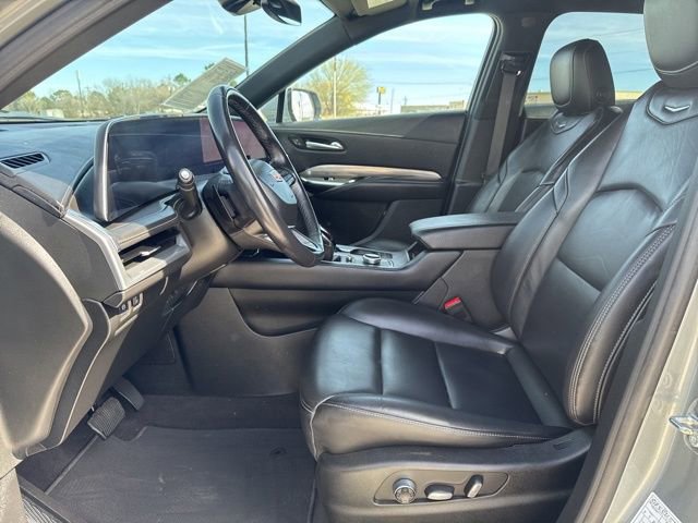 Used 2024 Cadillac XT4 Premium Luxury image 2