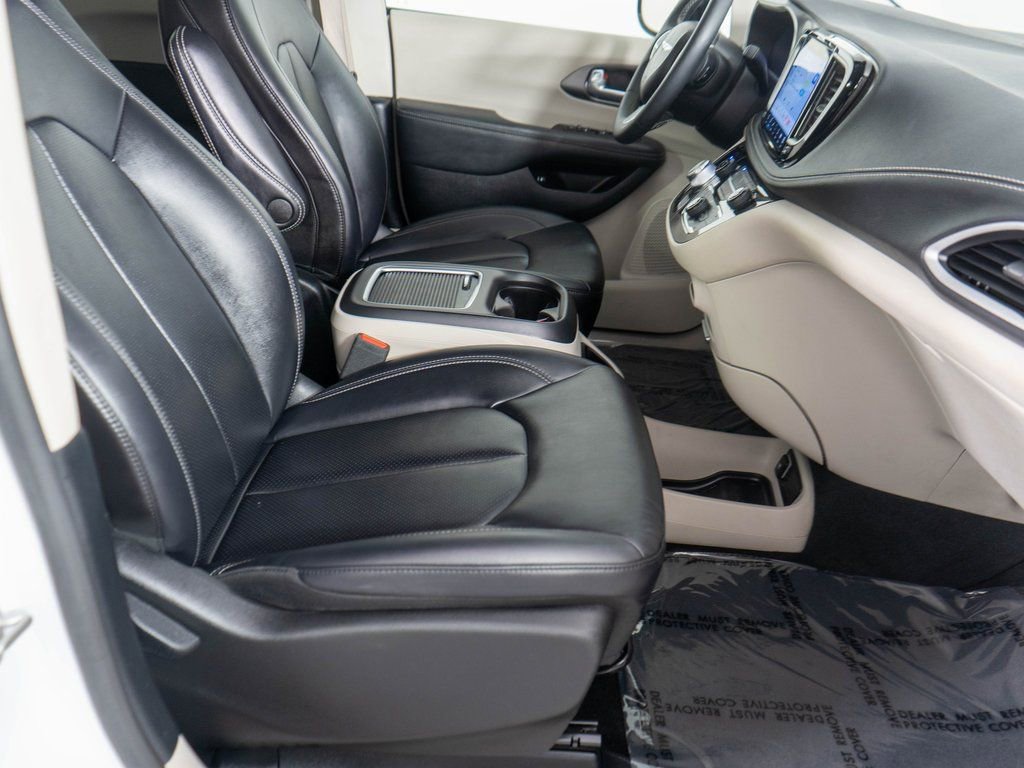 Used 2024 Chrysler Pacifica Select image 8