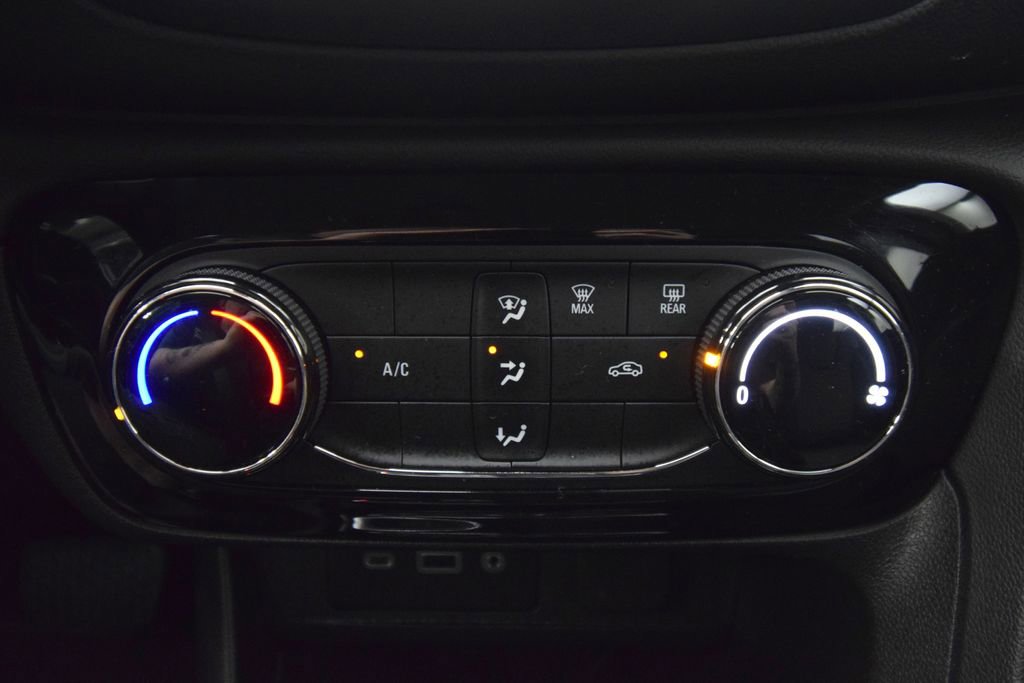 Used 2022 Buick Encore GX Preferred w/ Sport Touring Package FWD image 29
