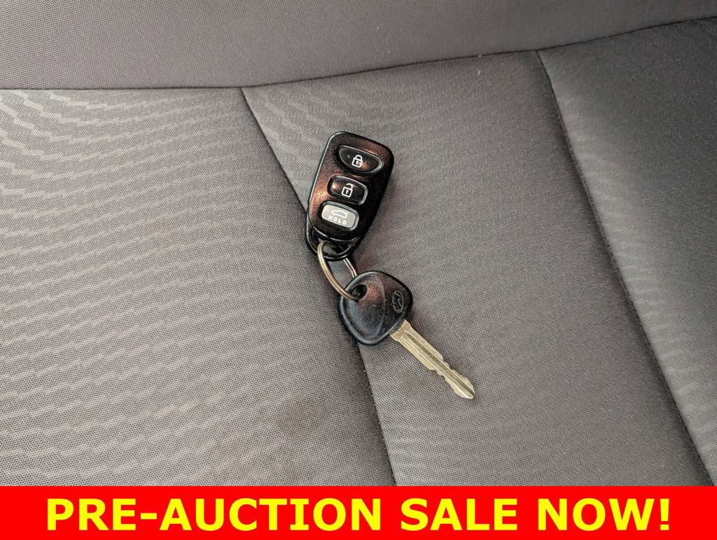 Used 2015 Hyundai Elantra SE image 24