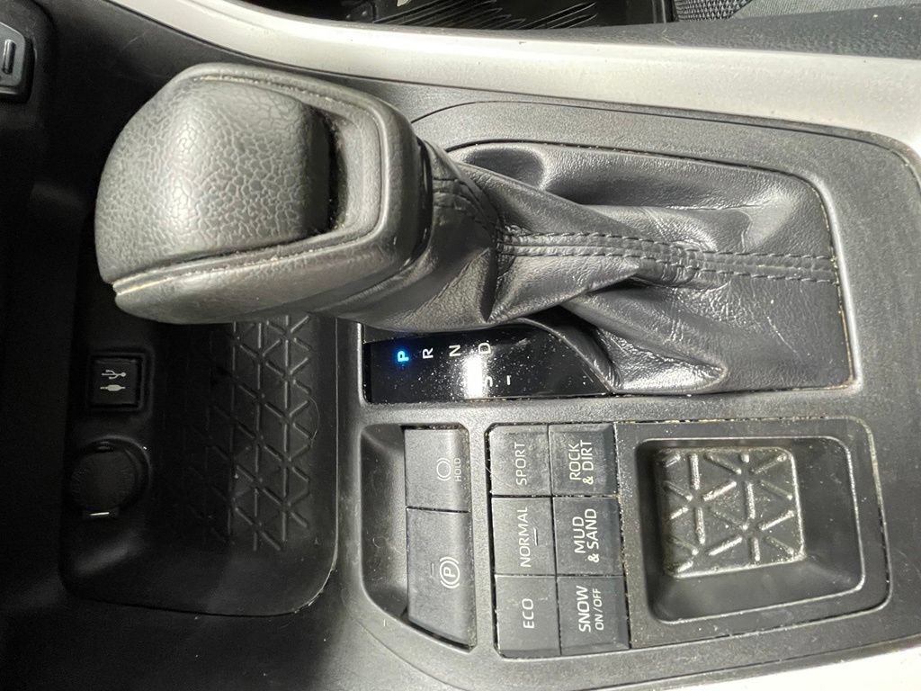 Used 2019 Toyota RAV4 LE w/ All Weather Liner Package AWD/4WD image 19