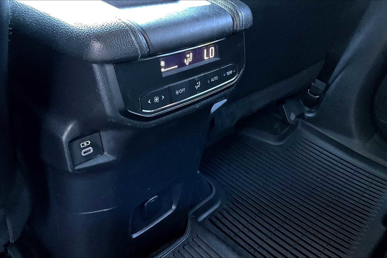 Used 2024 Toyota Grand Highlander XLE image 30