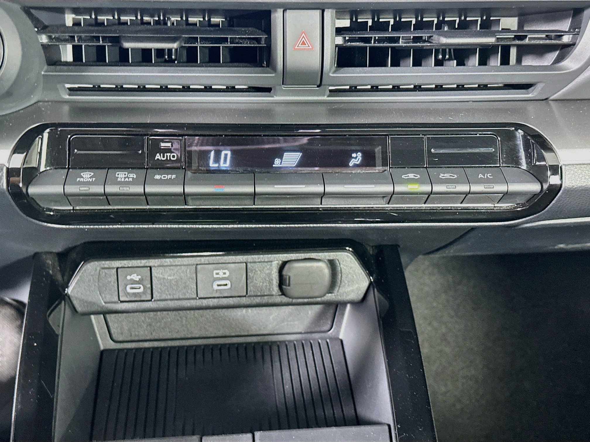 Used 2025 Toyota Prius LE FWD image 23