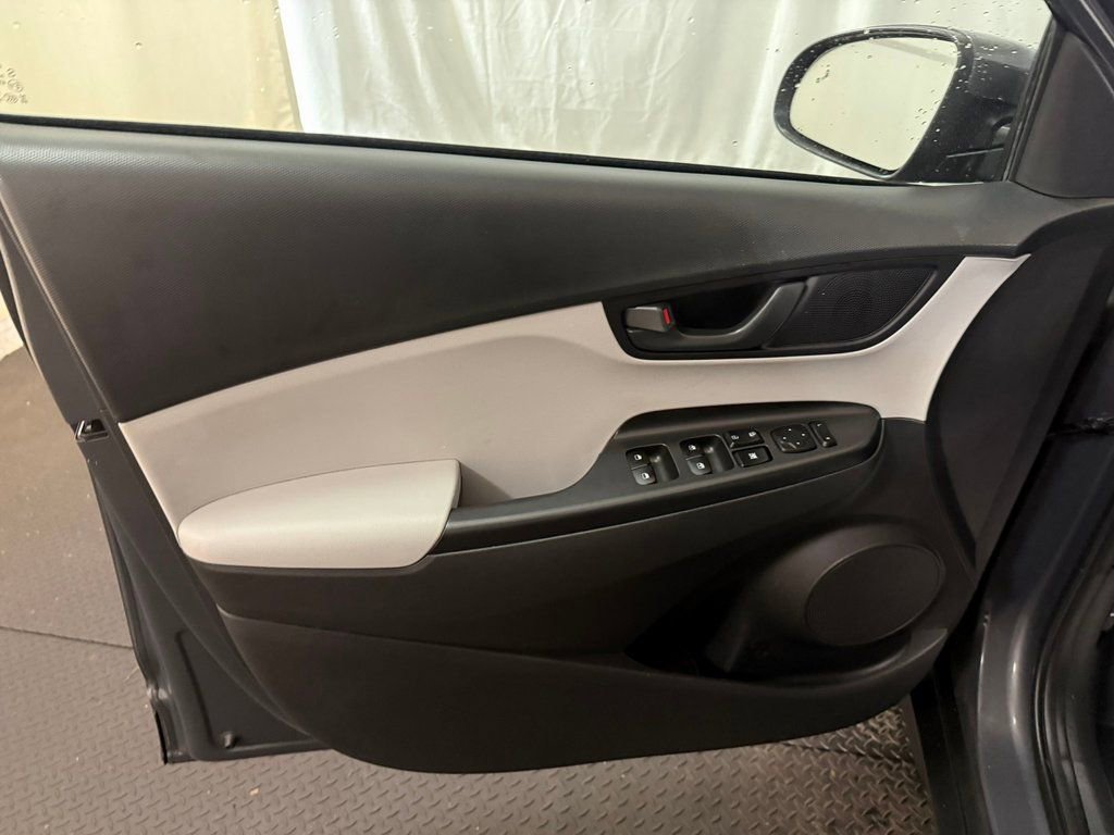 Used 2023 Hyundai Kona SEL image 22