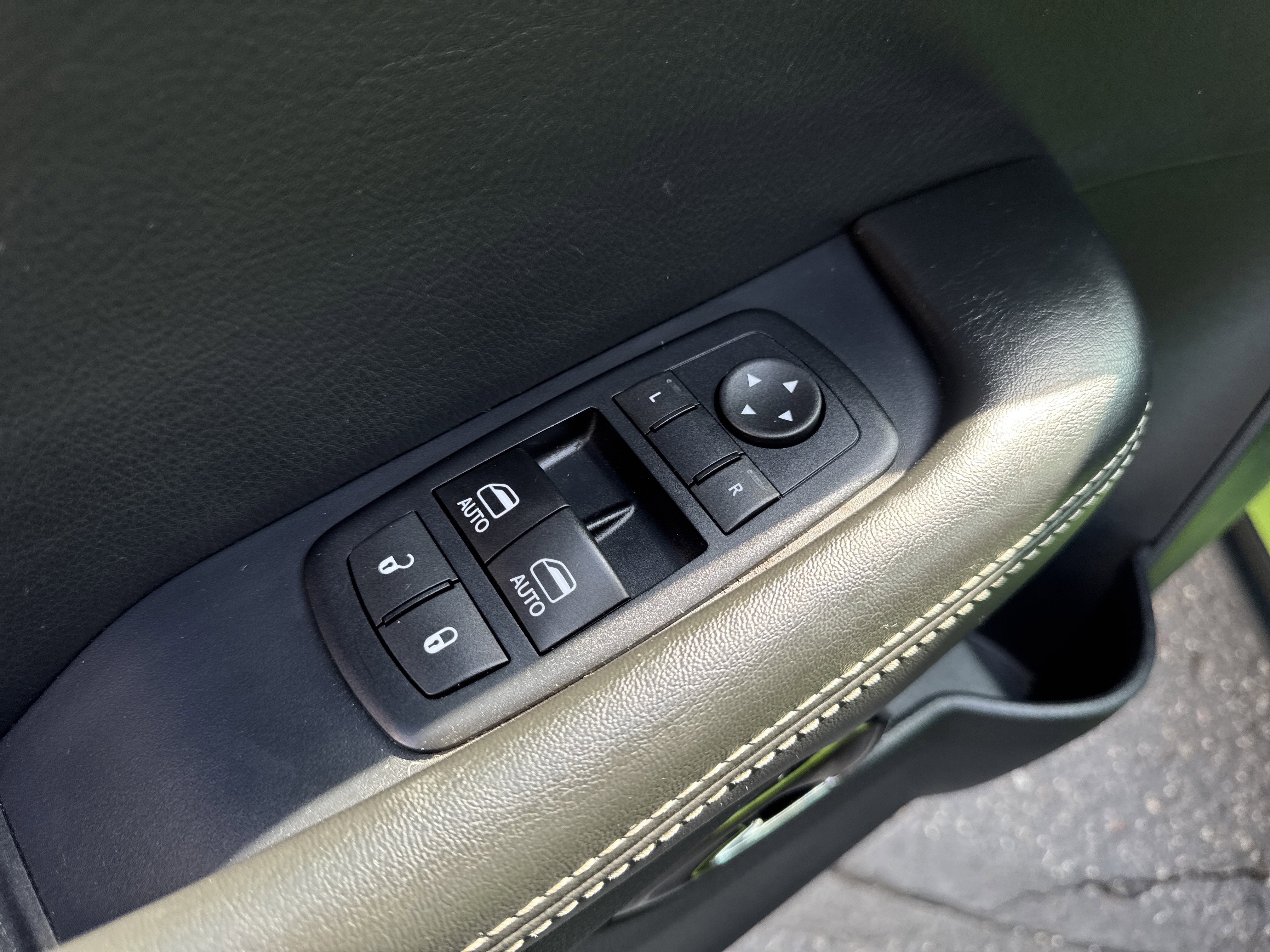 Used 2015 Dodge Challenger SRT Hellcat RWD image 14