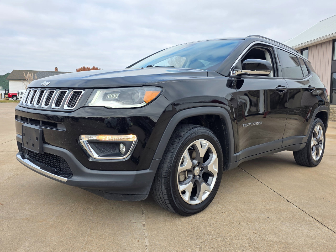 Used 2018 Jeep Compass Limited w/ Navigation Group image 2