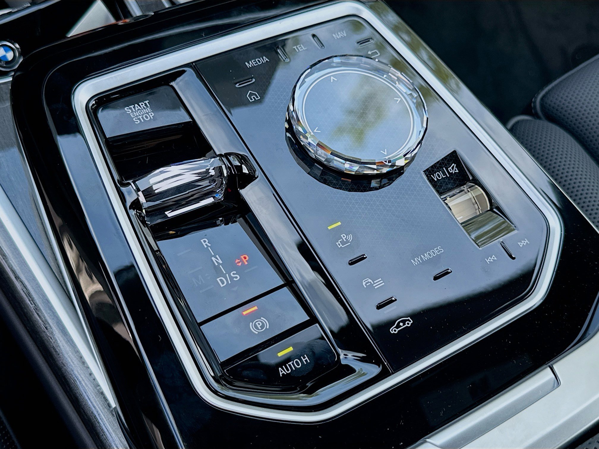 New 2026 BMW 750e xDrive w/ Premium Package image 14