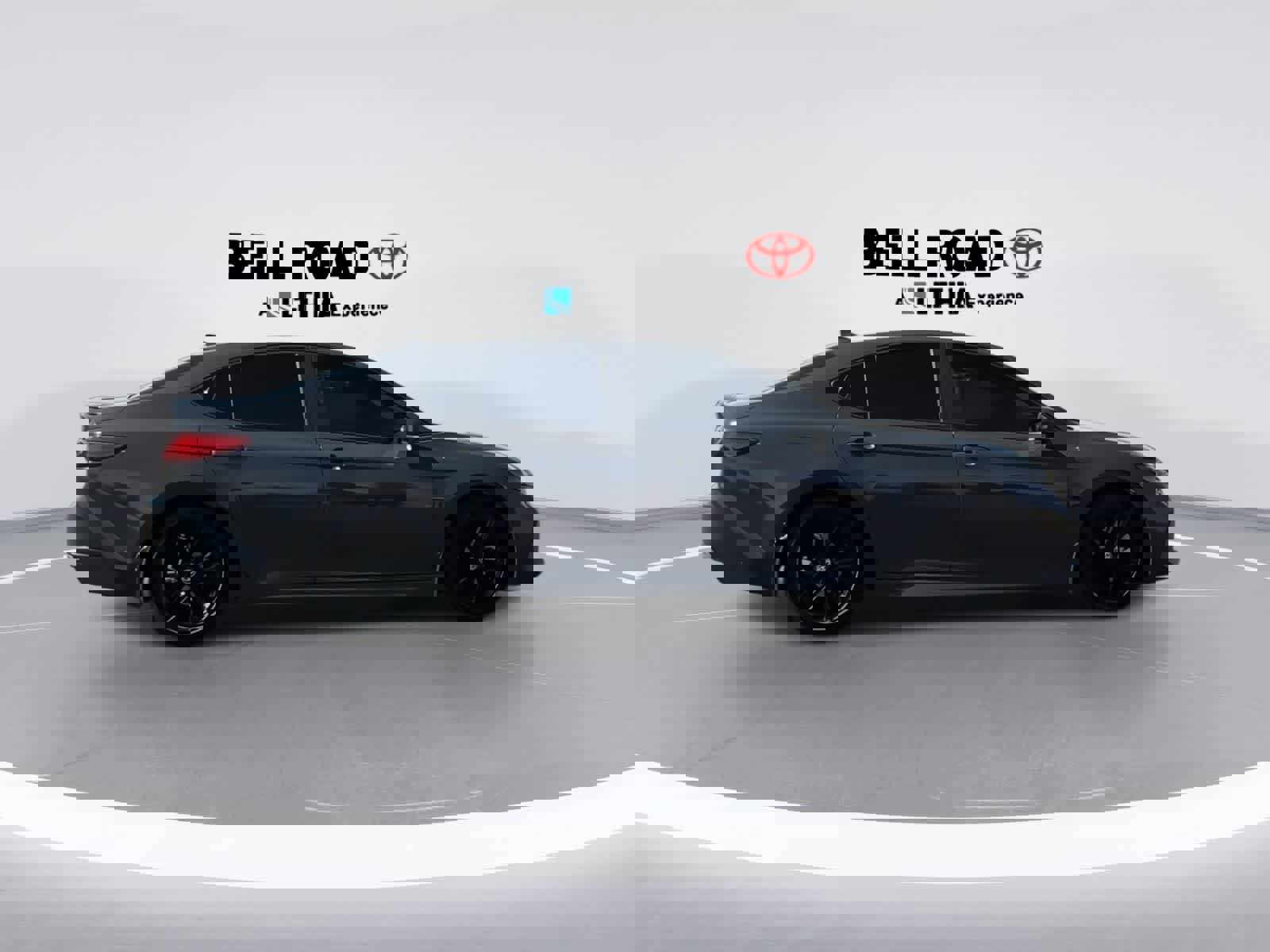 Used 2025 Toyota Camry SE image 9