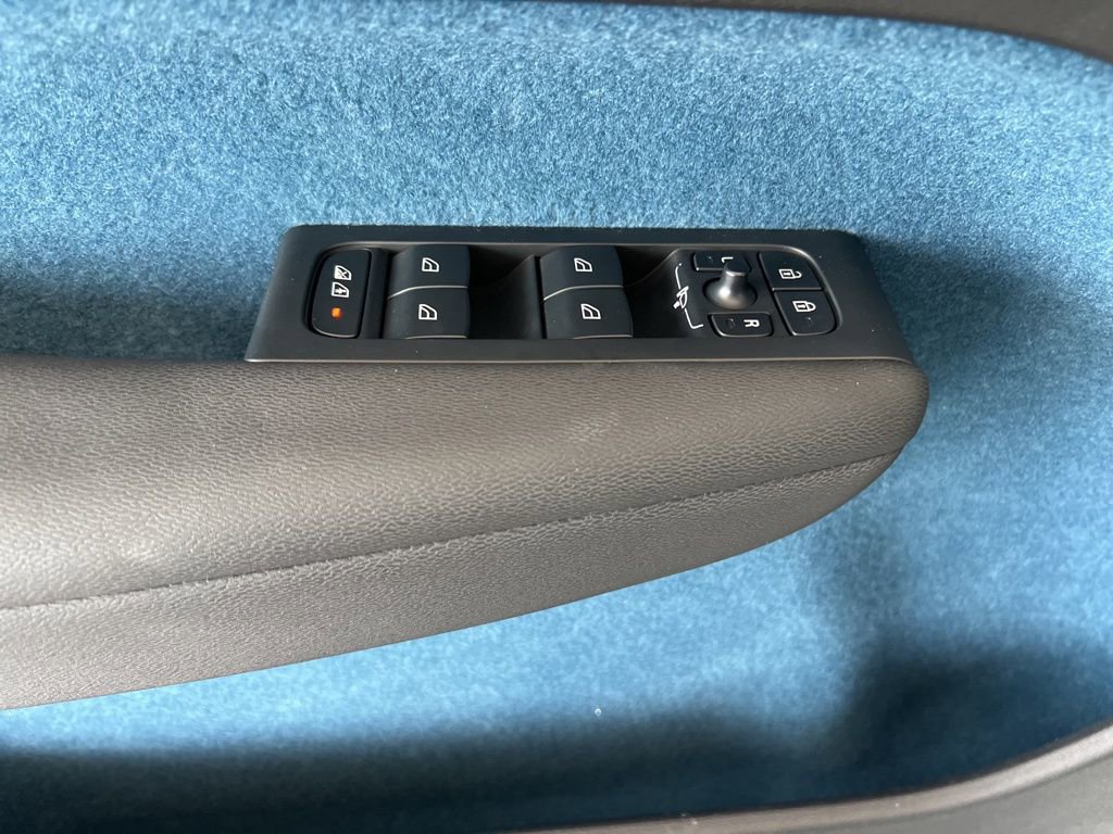Used 2023 Volvo XC40 Recharge Ultimate w/ Protection Package Premier image 34