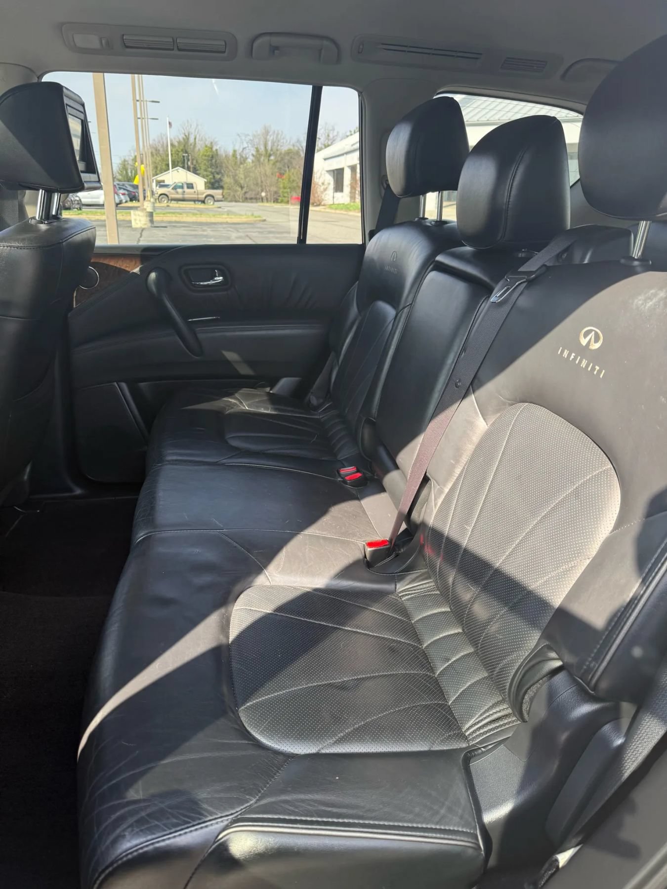 Used 2012 INFINITI QX56 4WD w/ Deluxe Touring Pkg image 40