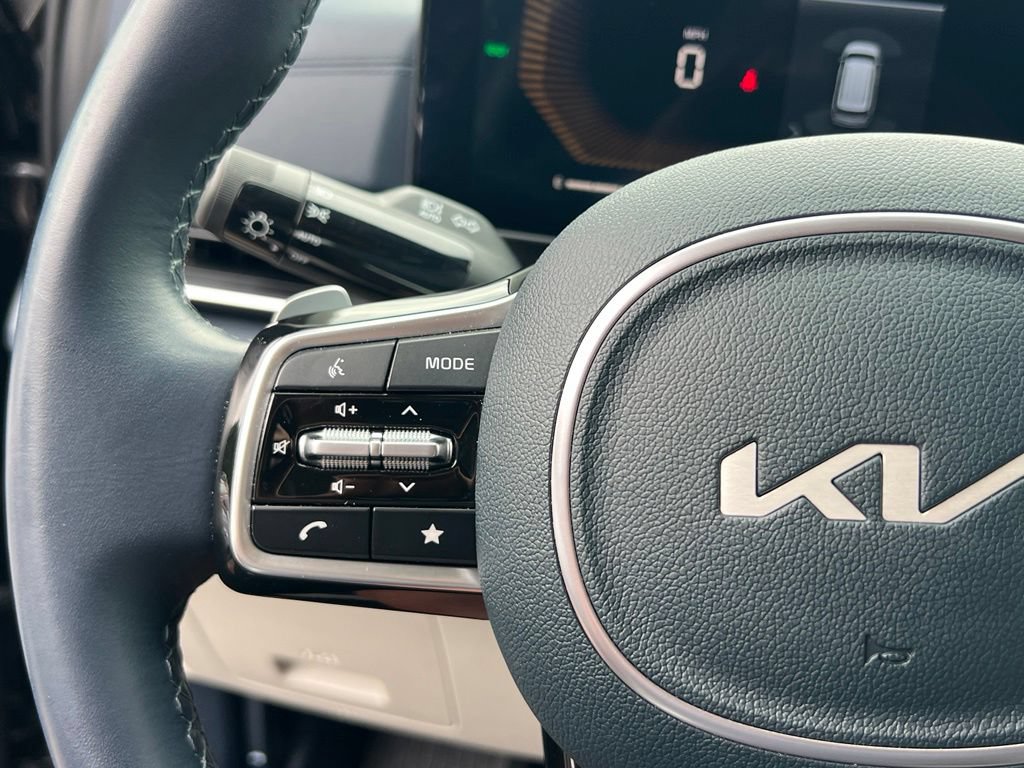 Used 2026 Kia Carnival EX FWD image 18