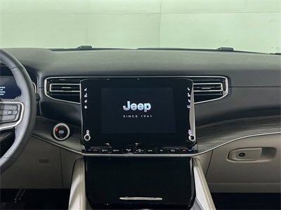 Used 2024 Jeep Wagoneer Series III w/ Flexible Seating Group image 14