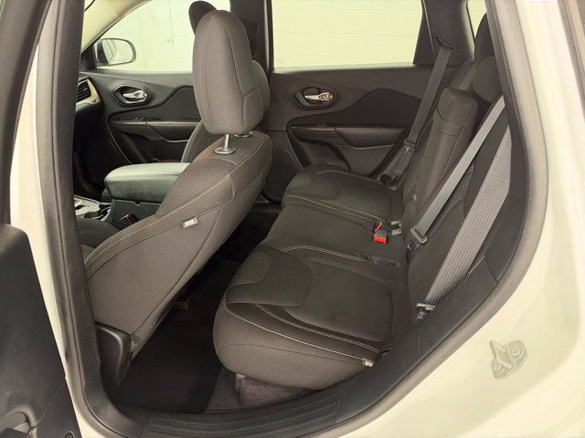 Used 2016 Jeep Cherokee Latitude w/ Safety/Convenience Group FWD image 19