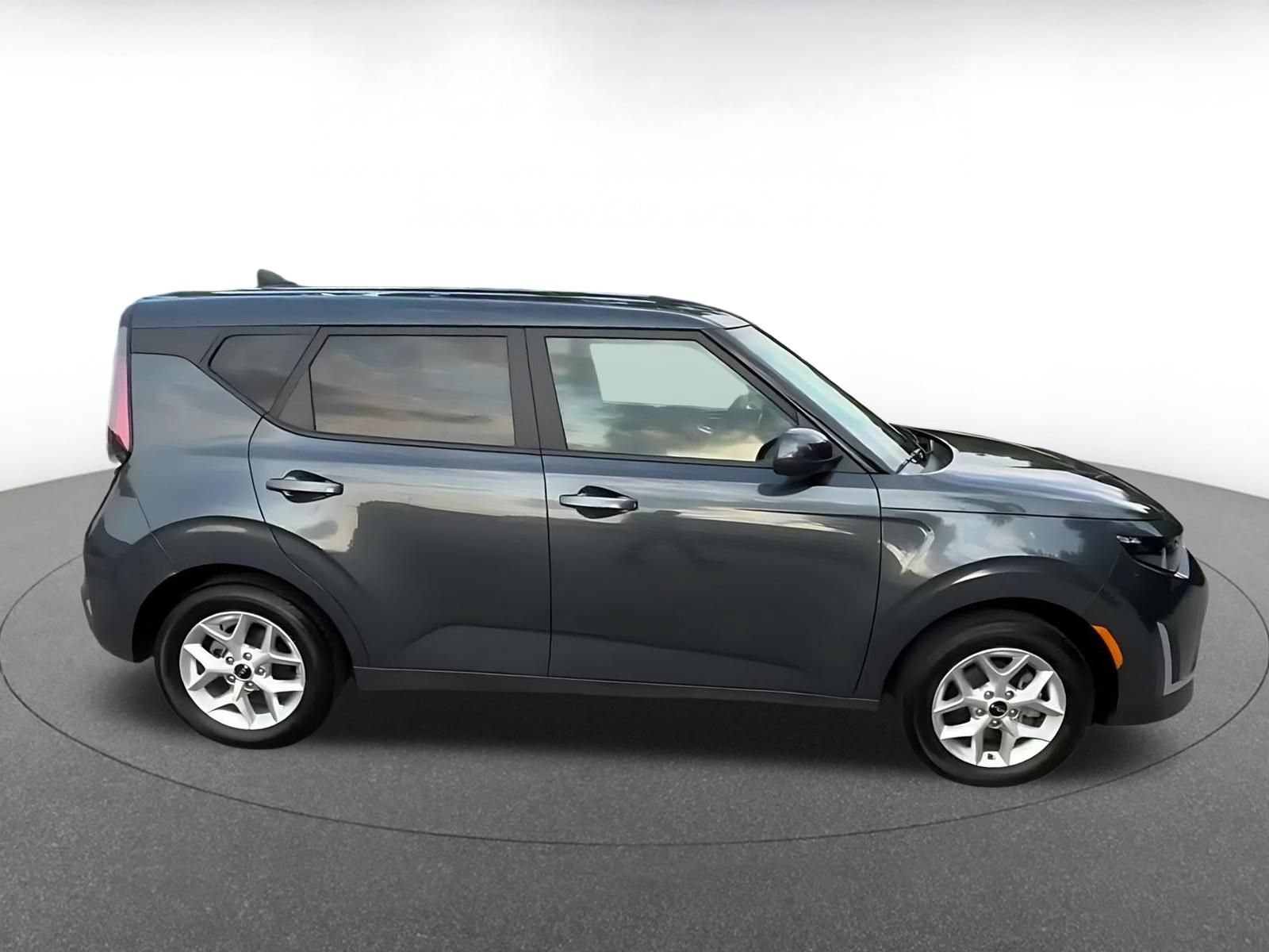 Used 2025 Kia Soul LX w/ LX Technology Package FWD image 15