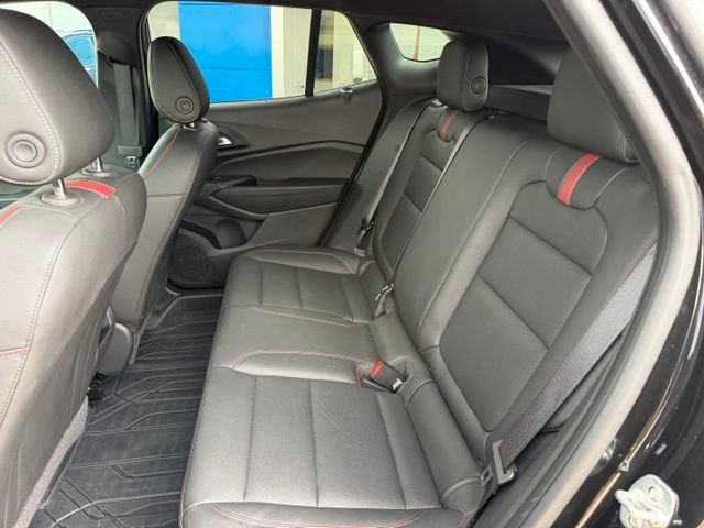 Used 2024 Chevrolet Trax RS w/ Sunroof Package FWD image 21