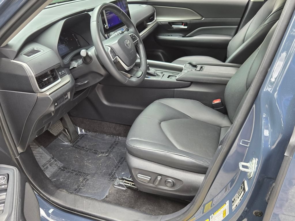 Used 2024 Toyota Grand Highlander AWD Hybrid image 11