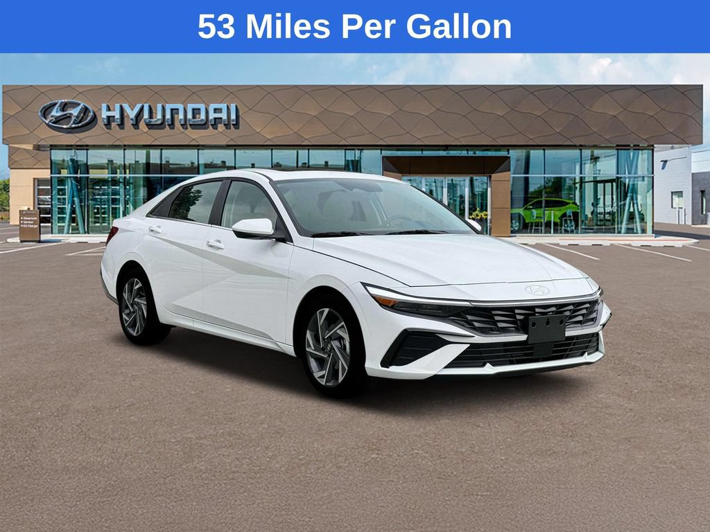 Used 2025 Hyundai Elantra SEL w/ Cargo Package FWD image 11