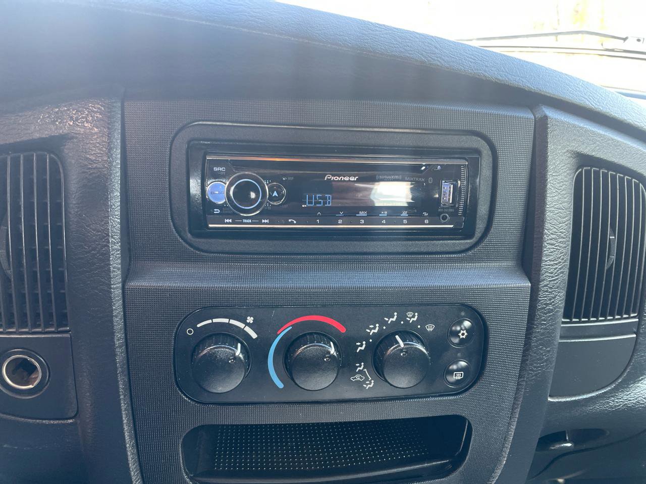 Used 2002 Dodge Ram 1500 Truck SLT image 17