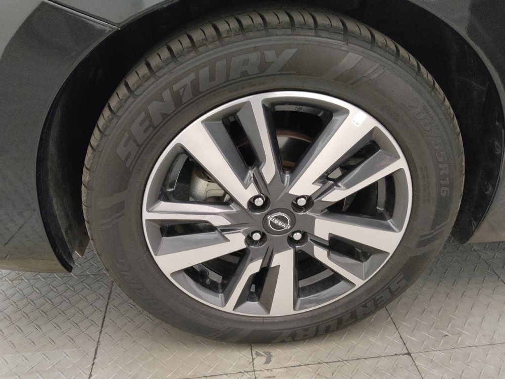 Used 2025 Nissan Versa SV FWD image 31