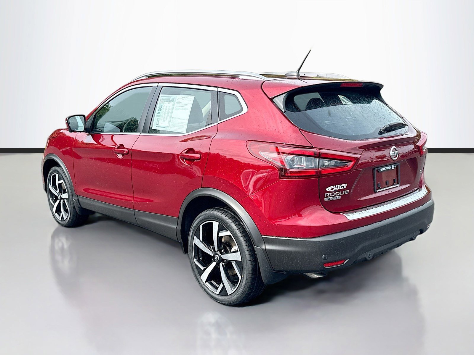 Used 2022 Nissan Rogue Sport SL FWD image 5