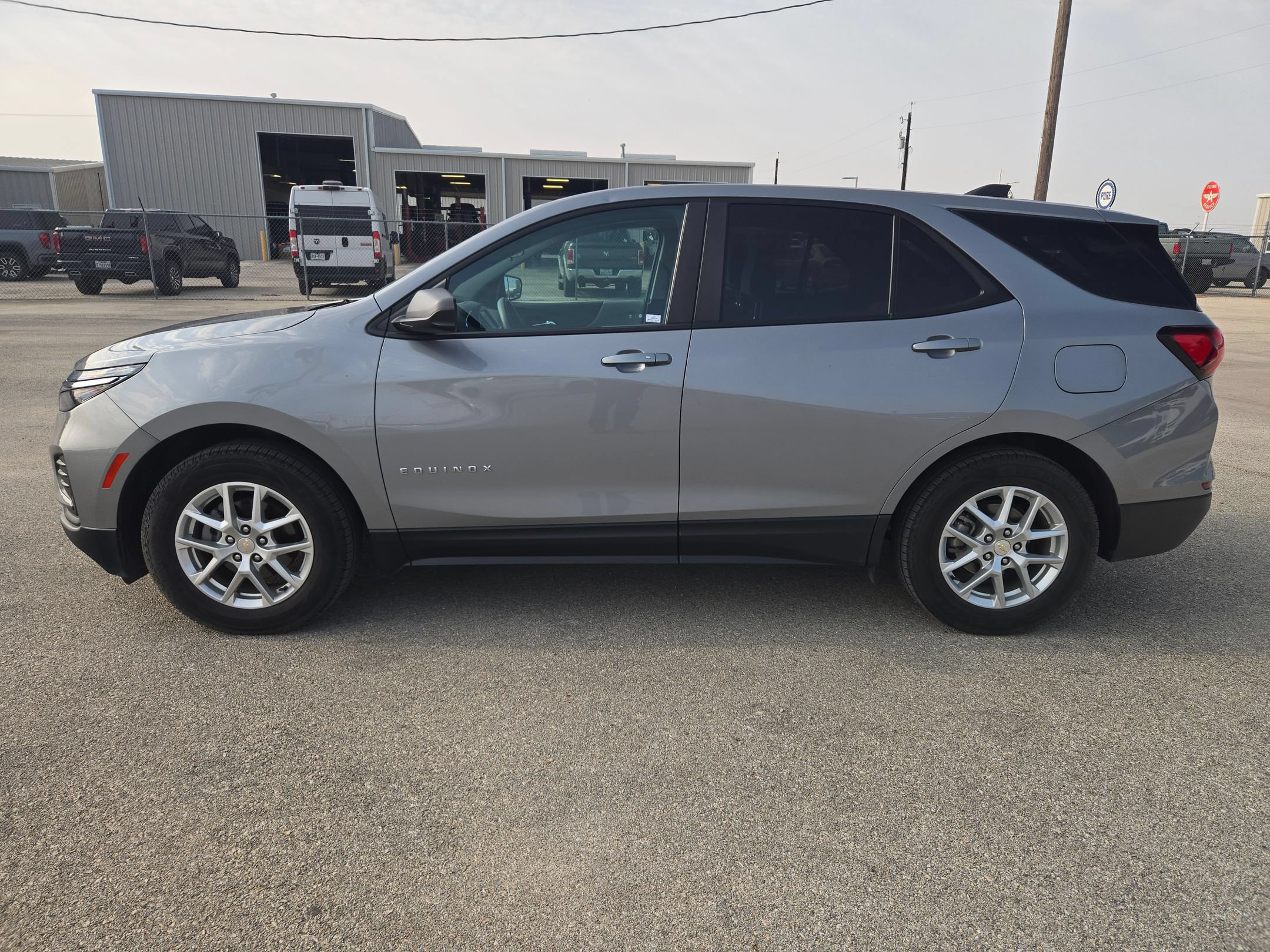 Used 2023 Chevrolet Equinox LS w/ LS Convenience Package FWD image 6