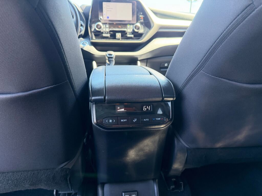 Used 2023 Toyota Highlander LE AWD/4WD image 22