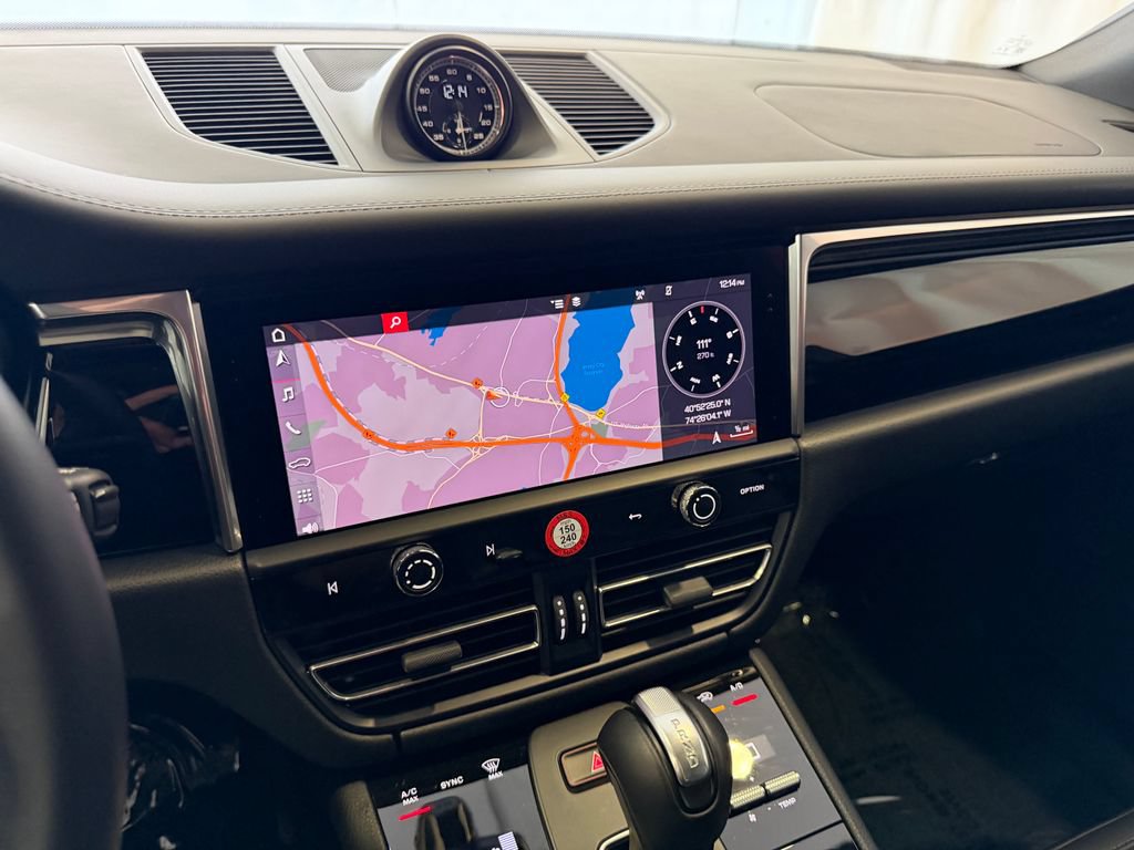 Certified 2026 Porsche Macan AWD/4WD image 23