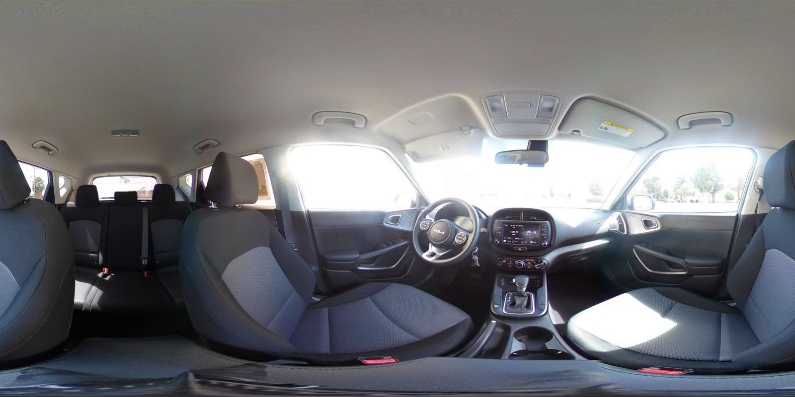 Used 2025 Kia Soul LX w/ LX Technology Package FWD image 39