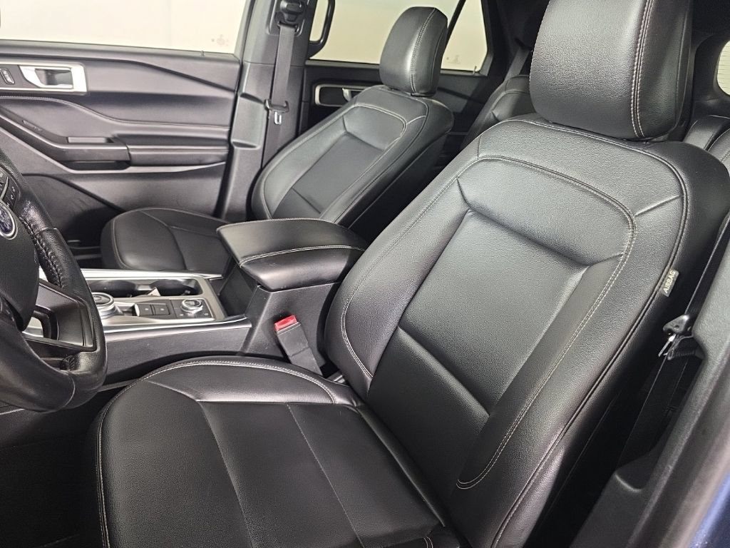 Used 2020 Ford Explorer XLT w/ Equipment Group 202A AWD/4WD image 14