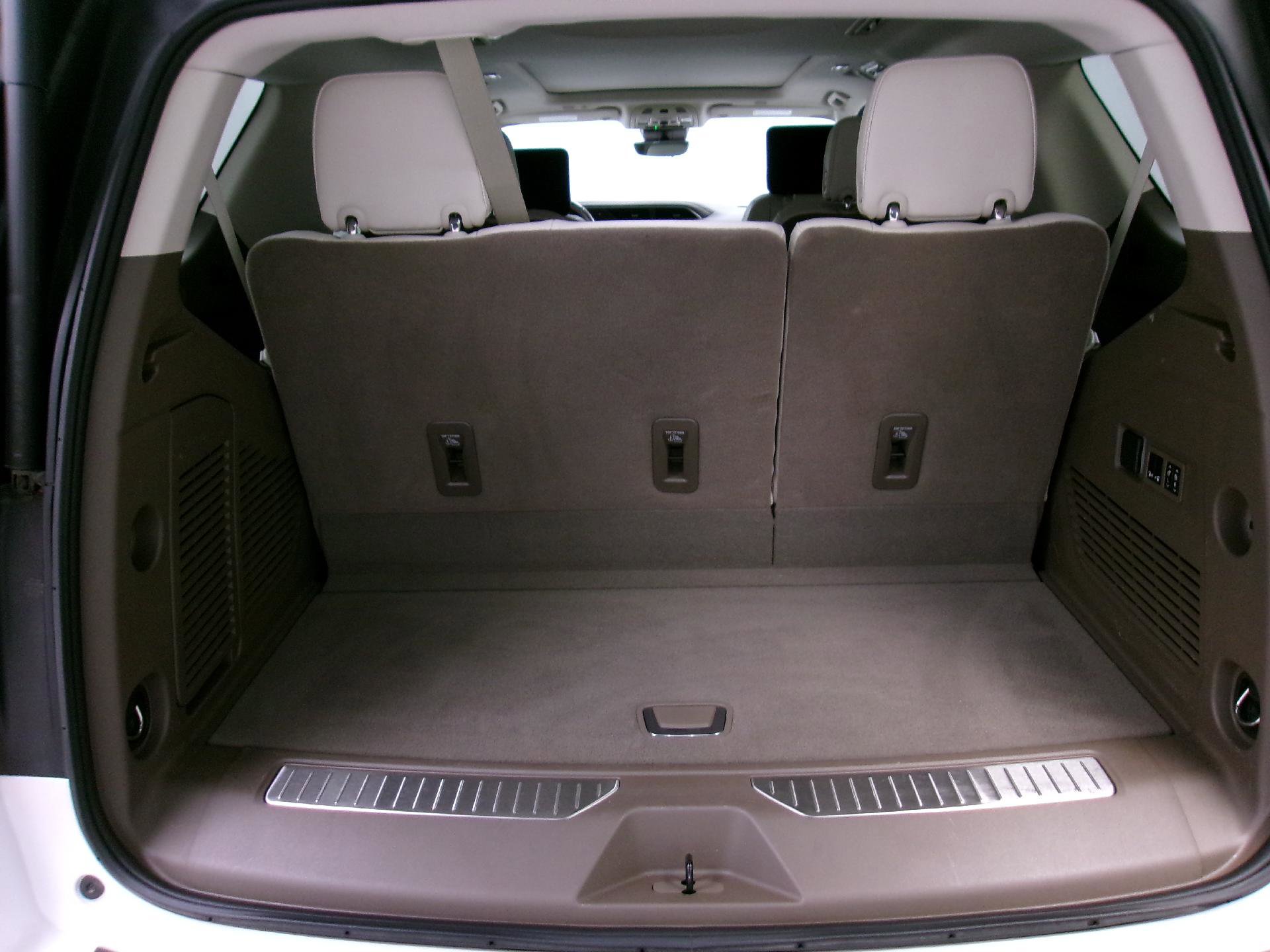 Certified 2024 GMC Yukon Denali w/ Advanced Technology Package image 13