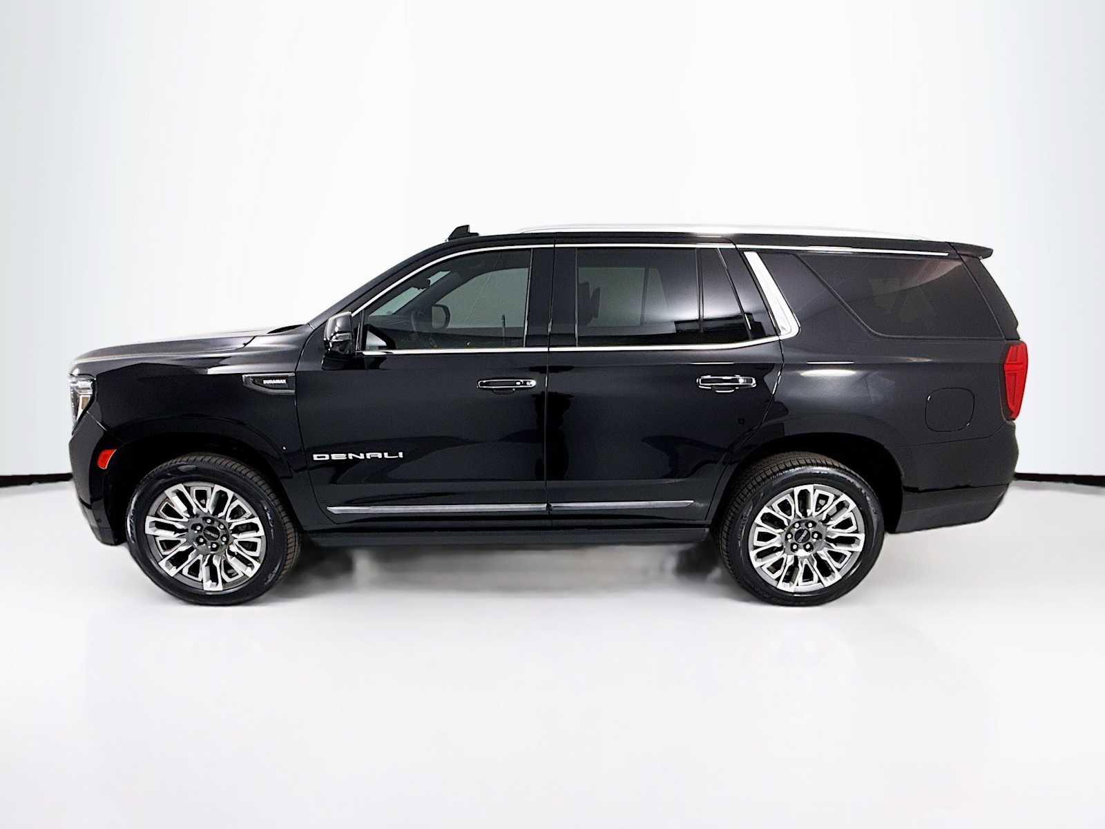 Used 2024 GMC Yukon Denali Ultimate image 2