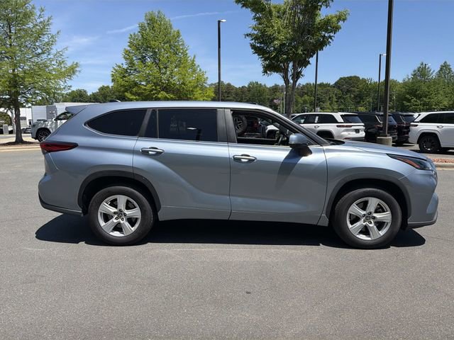 Used 2023 Toyota Highlander LE FWD image 13