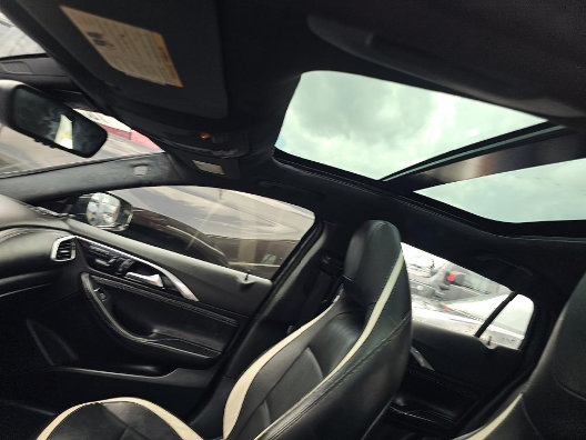 Used 2018 INFINITI QX30 Sport w/ Sport Leather Package FWD image 6