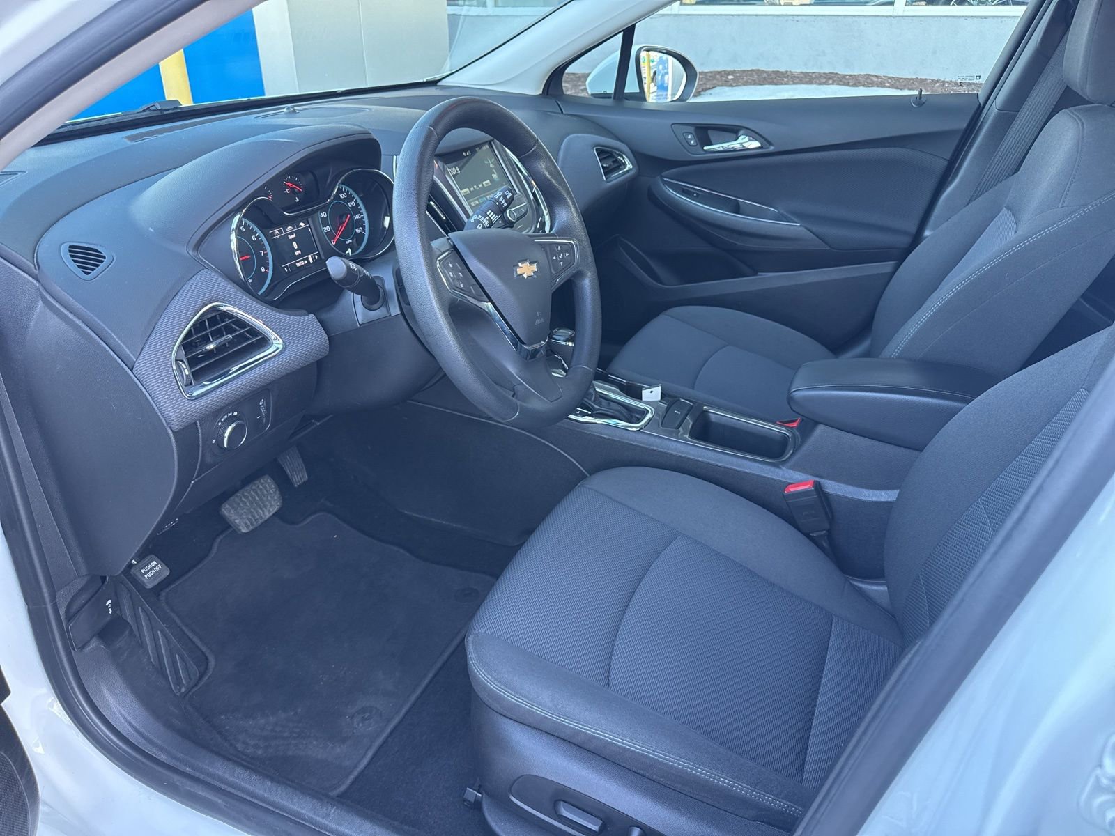 Used 2018 Chevrolet Cruze LT w/ Convenience Package image 17