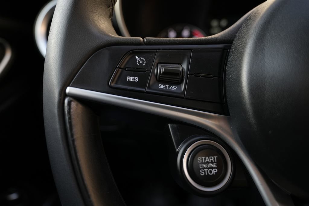 Used 2018 Alfa Romeo Giulia image 43