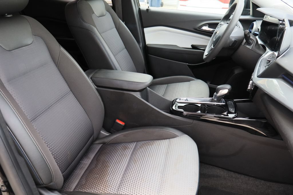 Used 2025 Chevrolet Trax LT FWD image 27