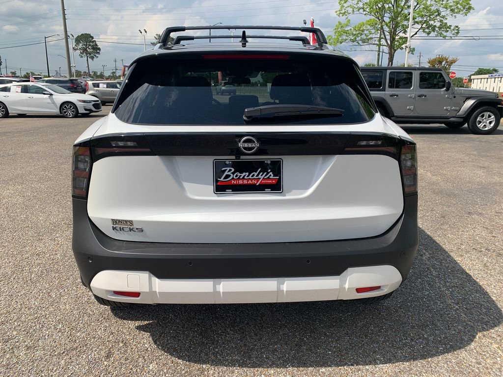 New 2026 Nissan Kicks SV w/ Charging Package FWD image 4