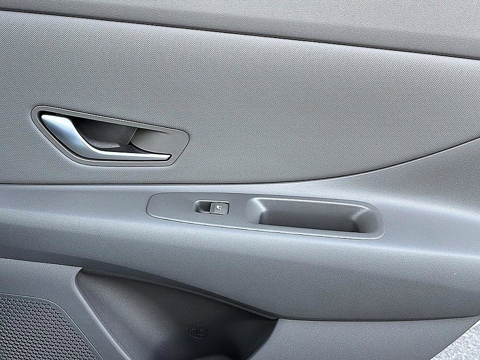 Certified 2025 Hyundai Elantra SEL image 22