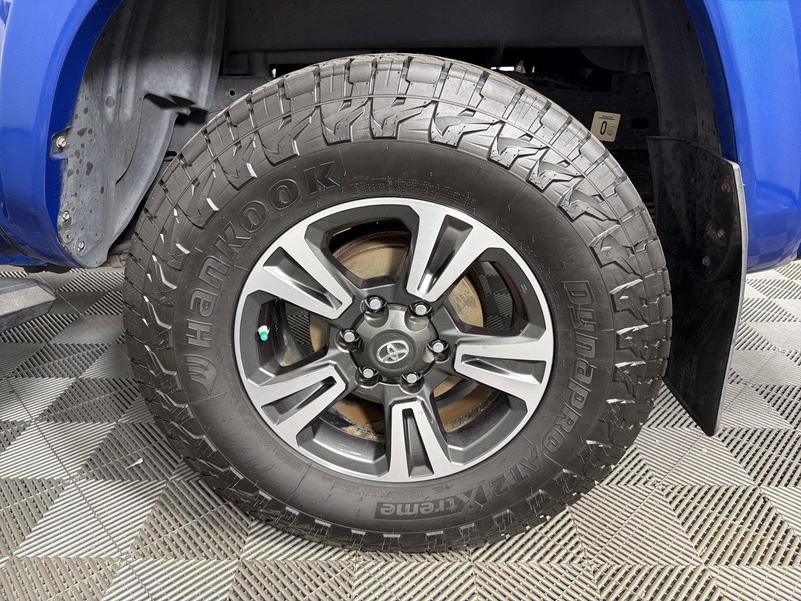 Used 2018 Toyota Tacoma TRD Sport RWD image 17