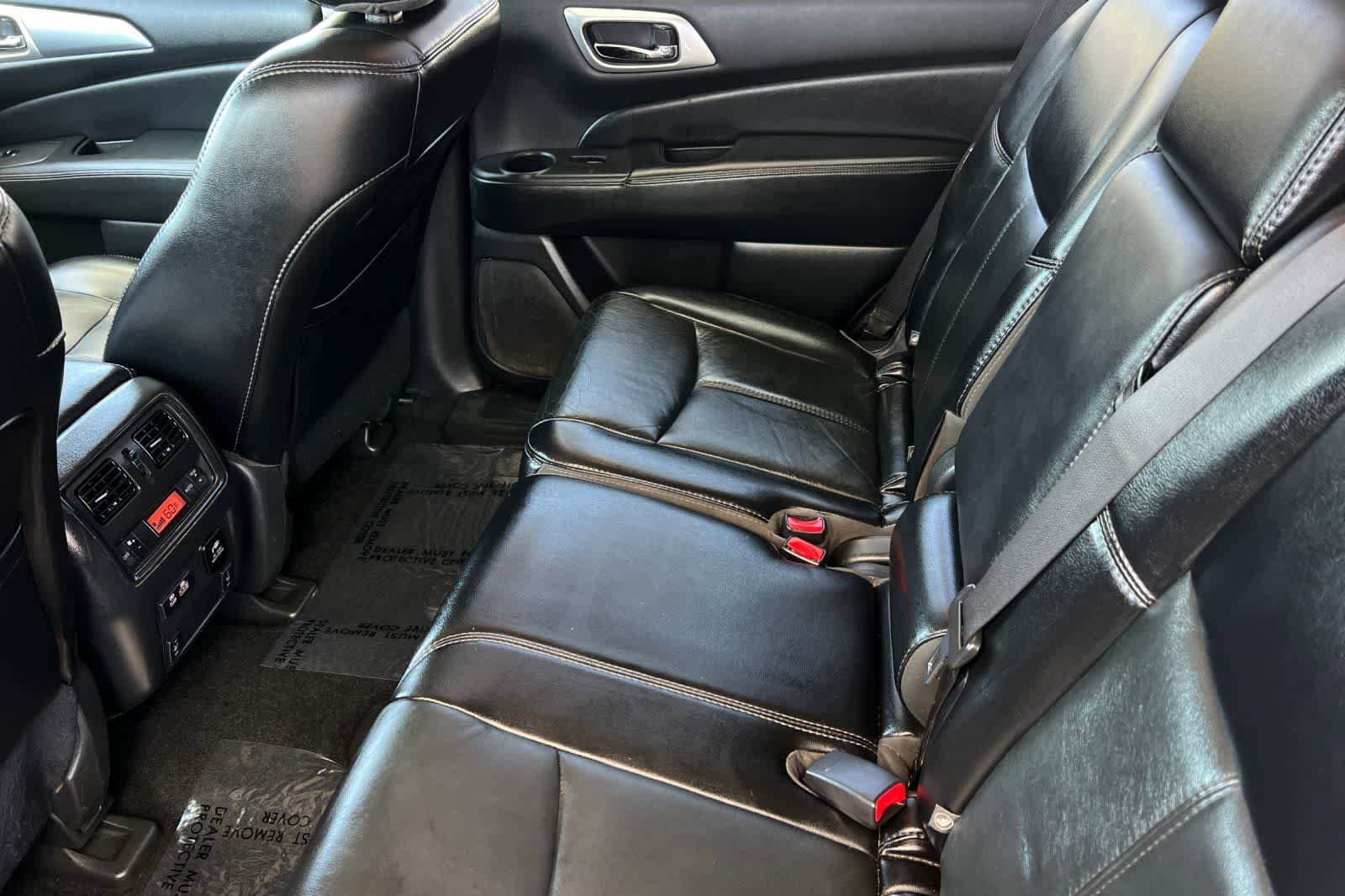 Used 2020 Nissan Pathfinder SL FWD image 5