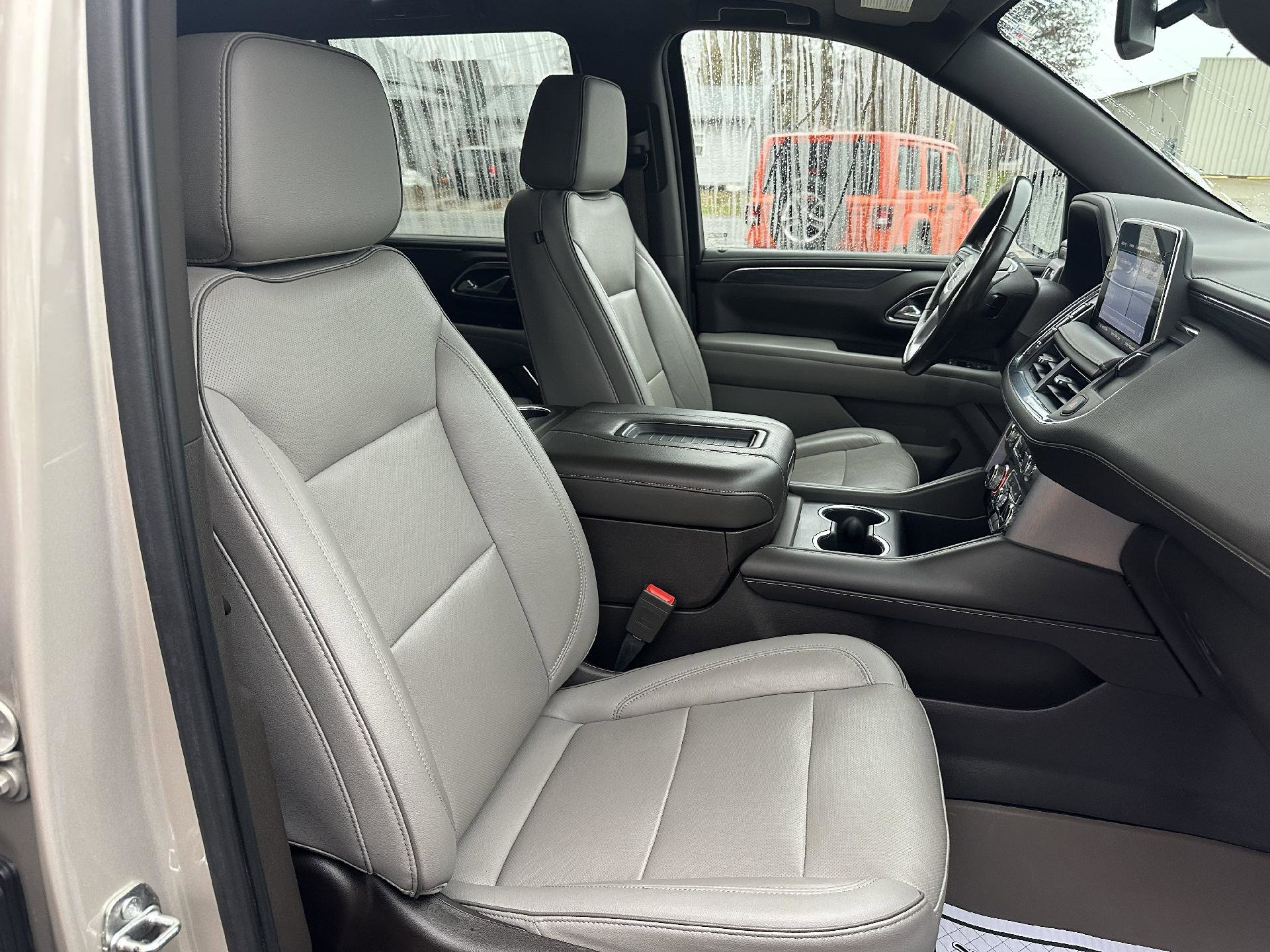 Used 2021 GMC Yukon SLT w/ SLT Premium Package image 12