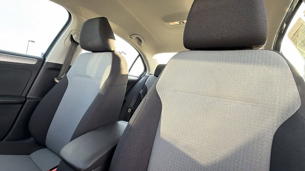 Used 2017 Volkswagen Jetta S image 11