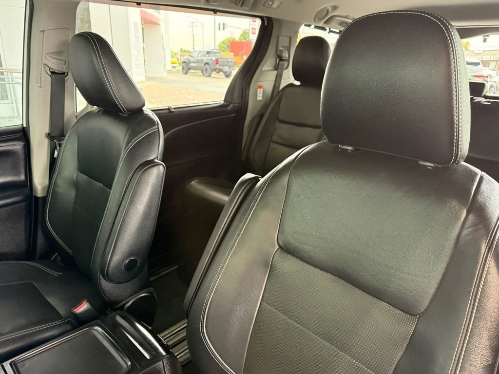 Certified 2019 Toyota Sienna SE image 22