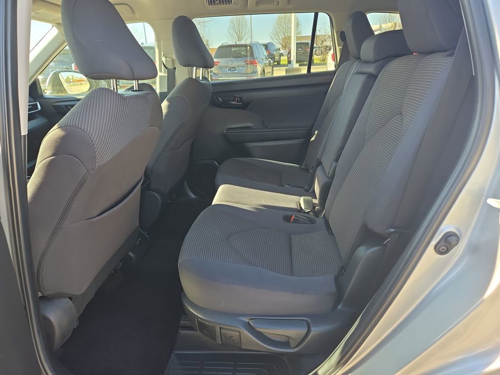 Used 2024 Toyota Highlander LE image 57